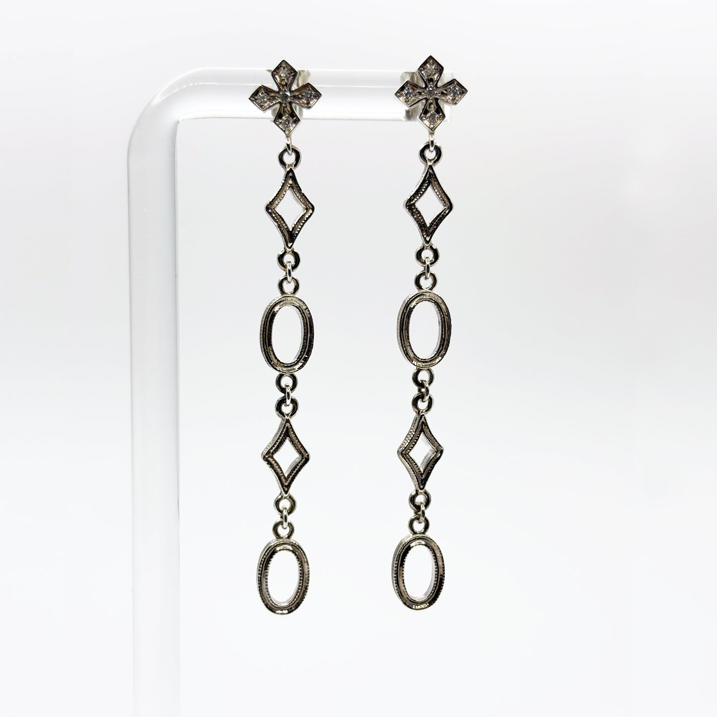 LOREE RODKIN MILLEGRAIN DIAMOND SHAPED/OVAL SHAPED EARING