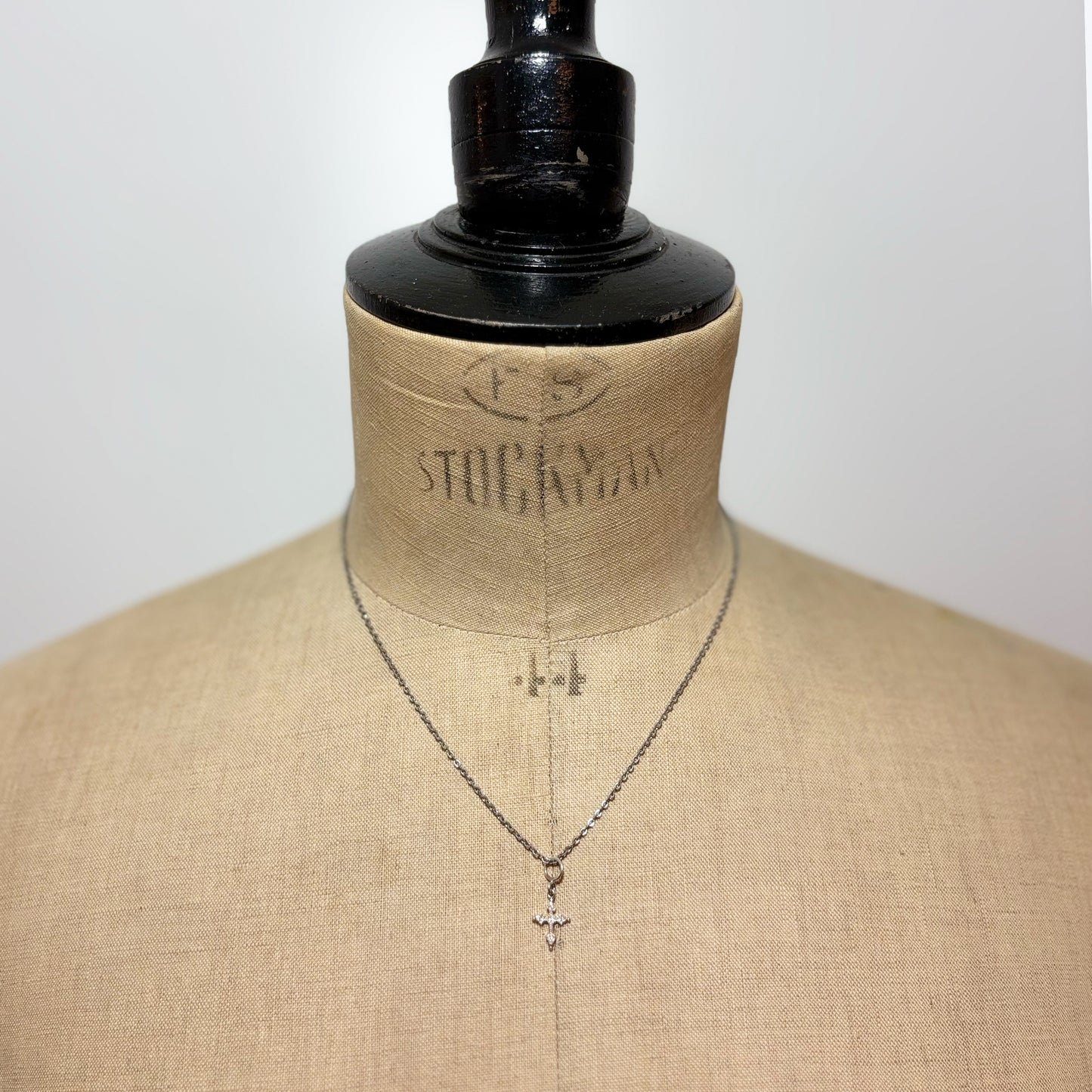 EXTRA SMALL GOTHIC CROSS PENDANT