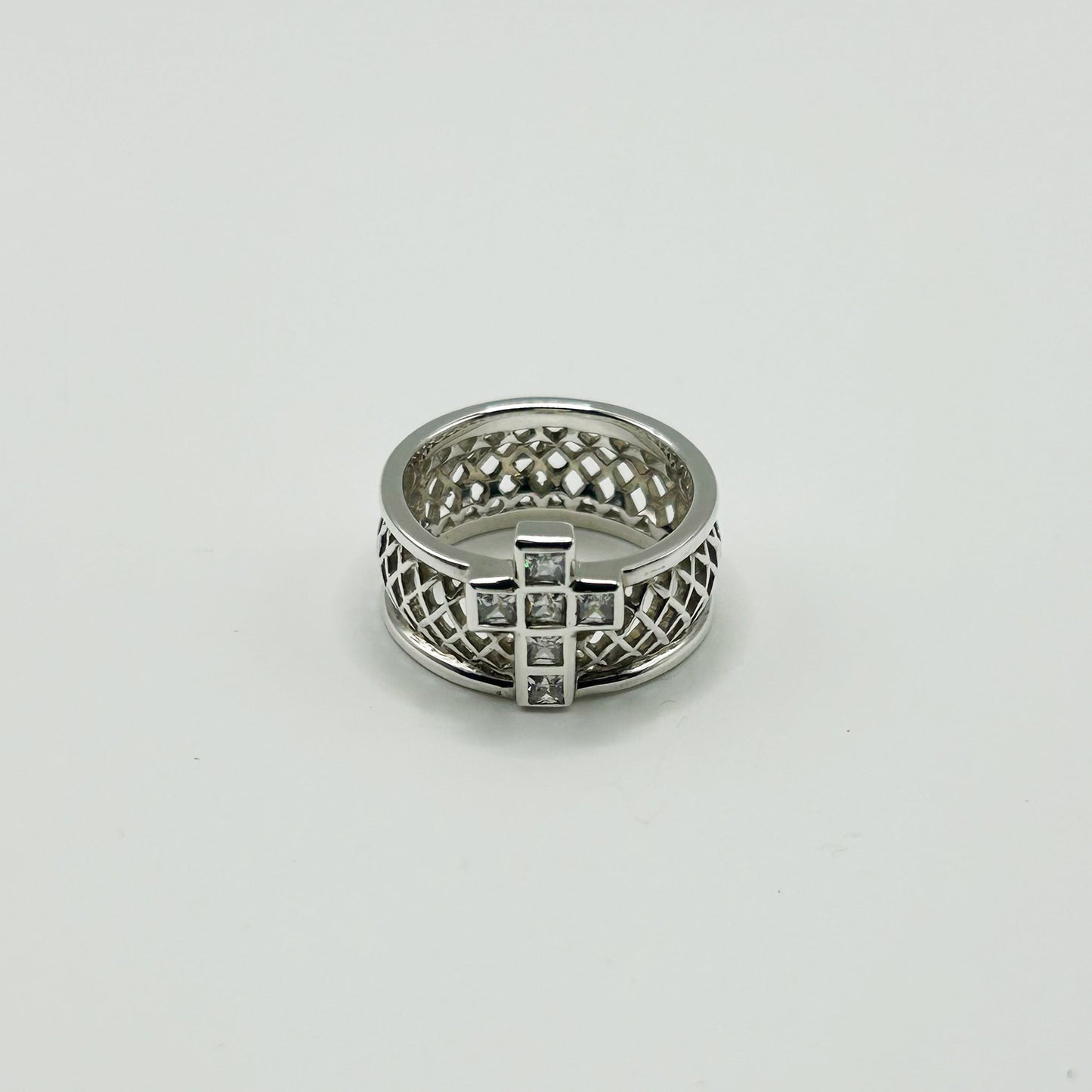 LOREE RODKIN MESH CROSS RING
