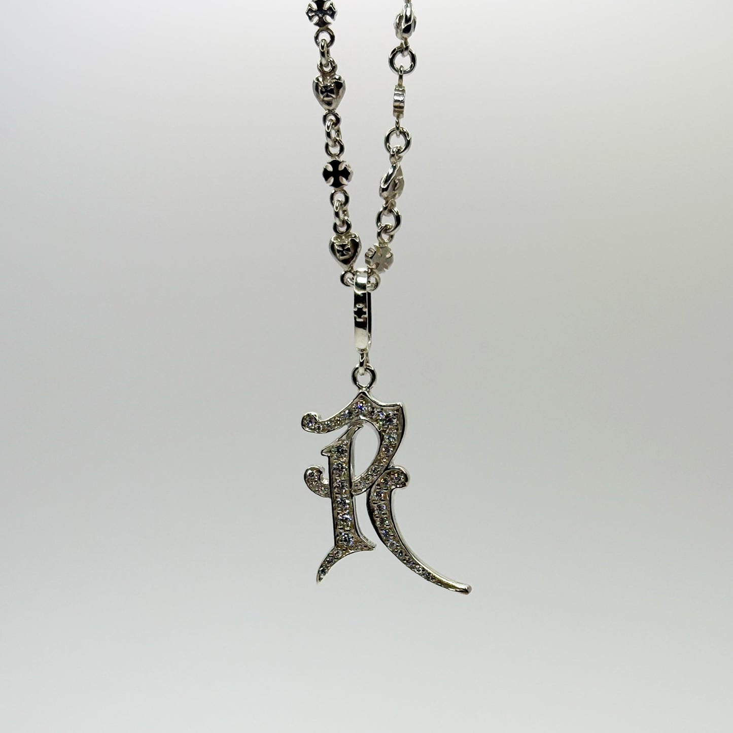 MEDIVAL INITIAL PENDANT "R"