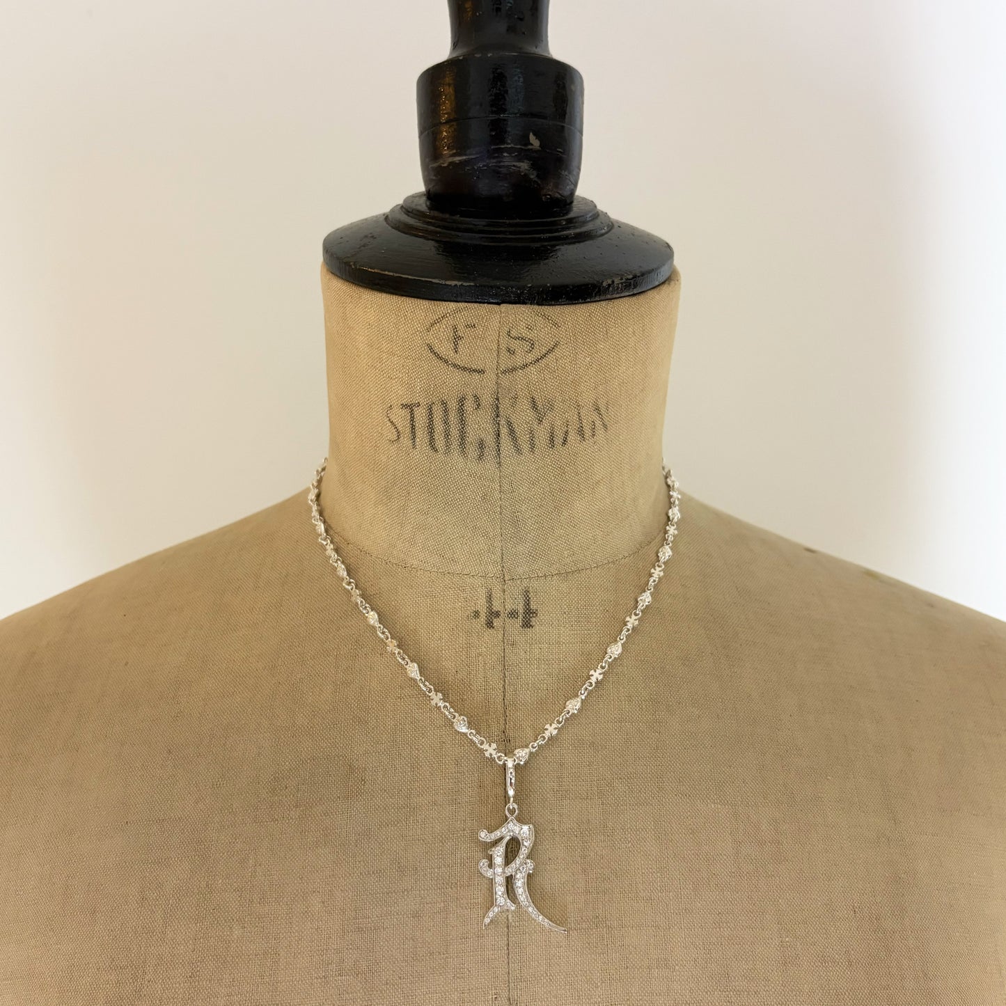MEDIVAL INITIAL PENDANT "R"