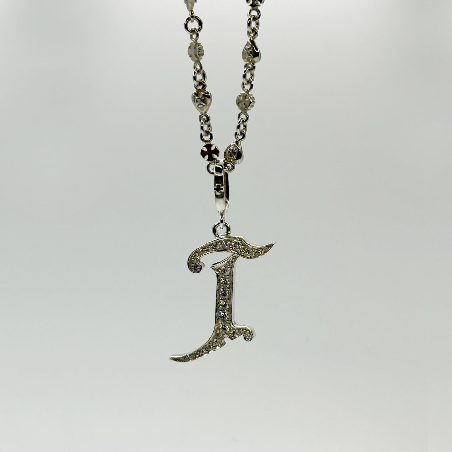 MEDIVAL INITIAL PENDANT "T"