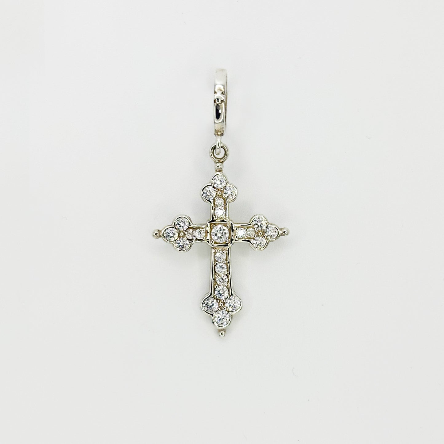 MEDIUM GOTHIC CROSS PENDANT