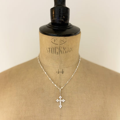 MEDIUM GOTHIC CROSS PENDANT