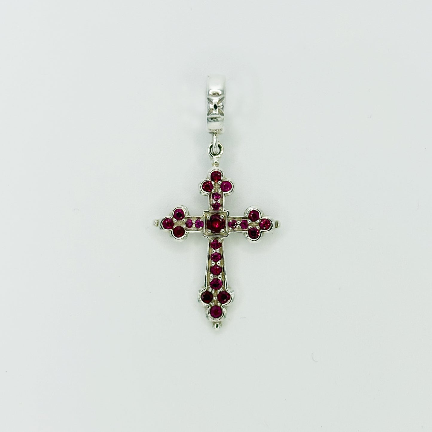 MEDIUM GOTHIC CROSS PENDANT