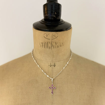 MEDIUM GOTHIC CROSS PENDANT