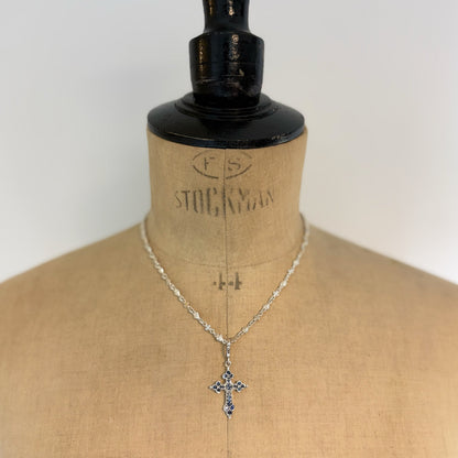 MEDIUM GOTHIC CROSS PENDANT
