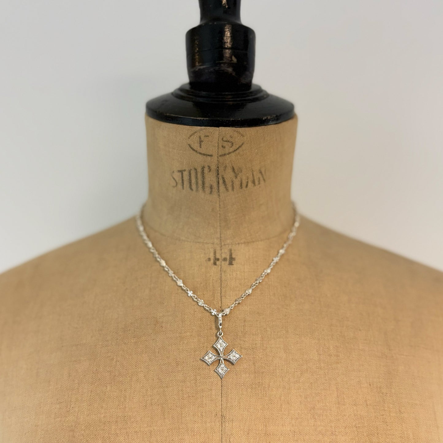 MEDIUM "STAR" FANCY PRINCESS CROSS