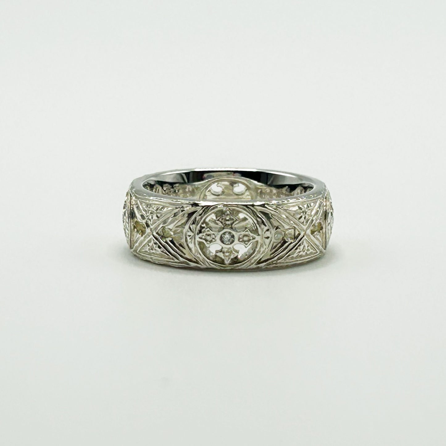 SMALL FLAT ENGRAVED BAND W/PRINCESS ROUND