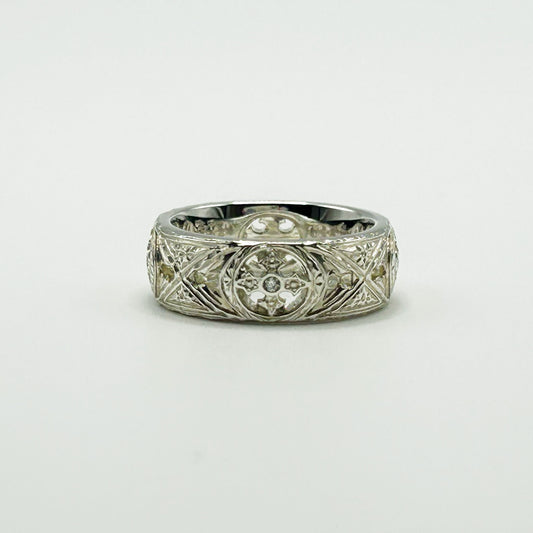 SMALL FLAT ENGRAVED BAND W/PRINCESS ROUND