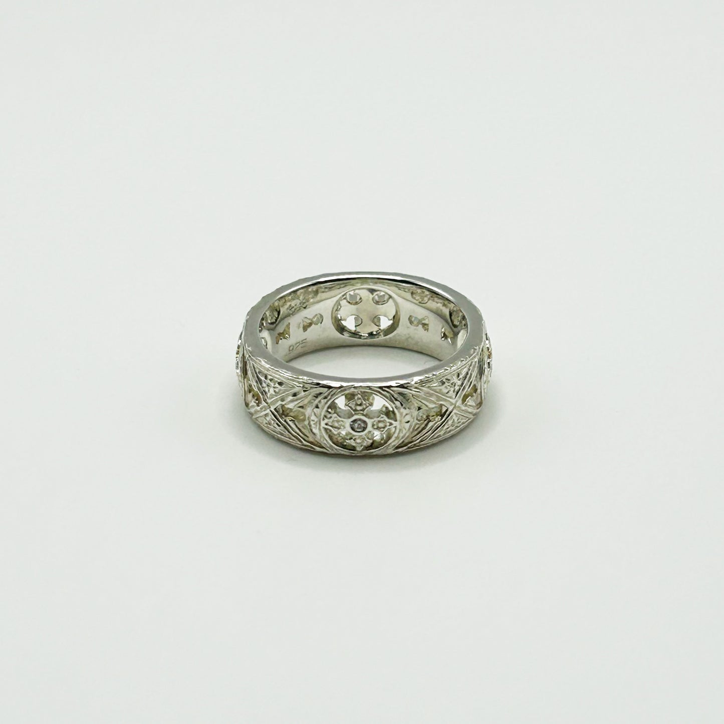 SMALL FLAT ENGRAVED BAND W/PRINCESS ROUND