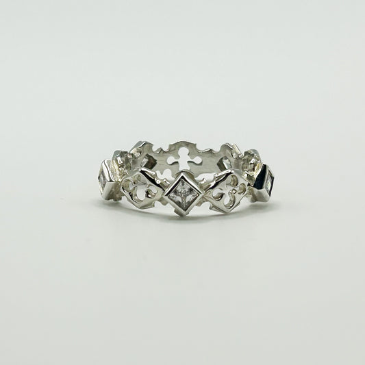 LARGE DIA SHAPED QUART FOIL RING