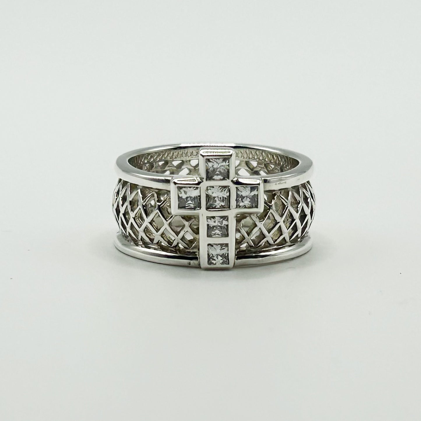 LOREE RODKIN MESH CROSS RING
