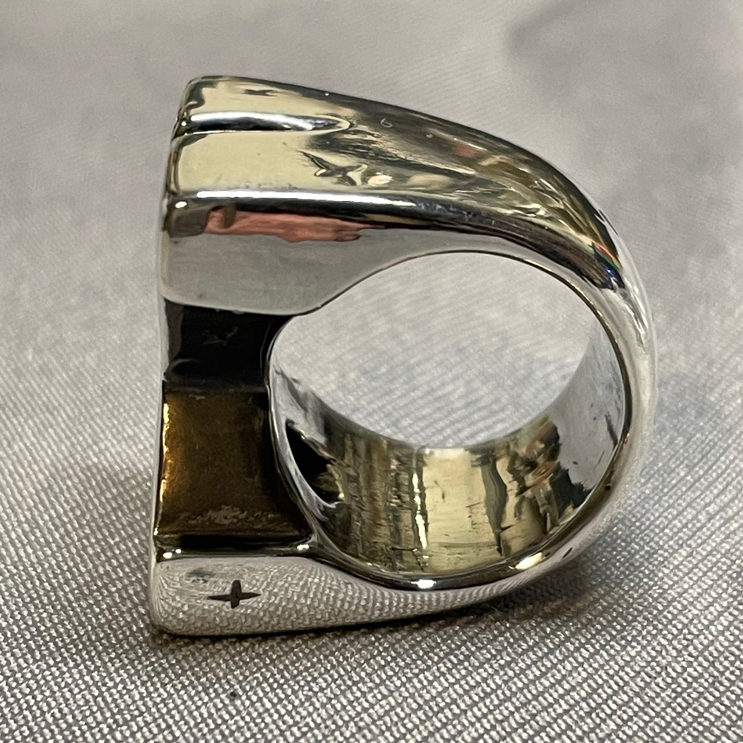 CREST RING/X